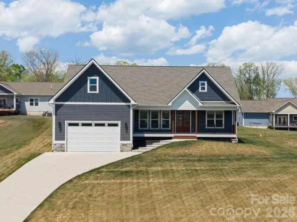 111 Pisgah Gap Dr, Candler, NC 28715