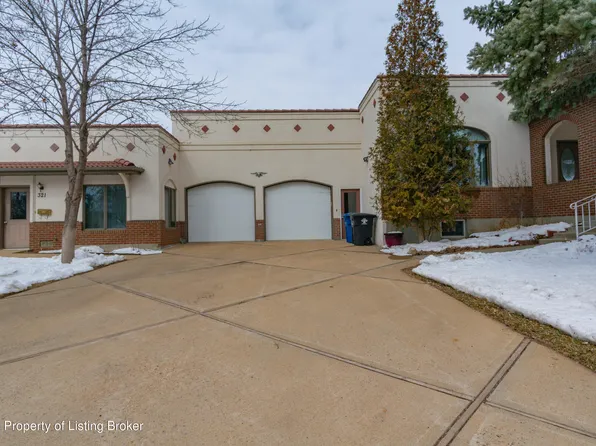 335 4th St E, Dickinson, ND 58601