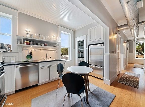 4th image of 1940 N Hoyne Ave #2