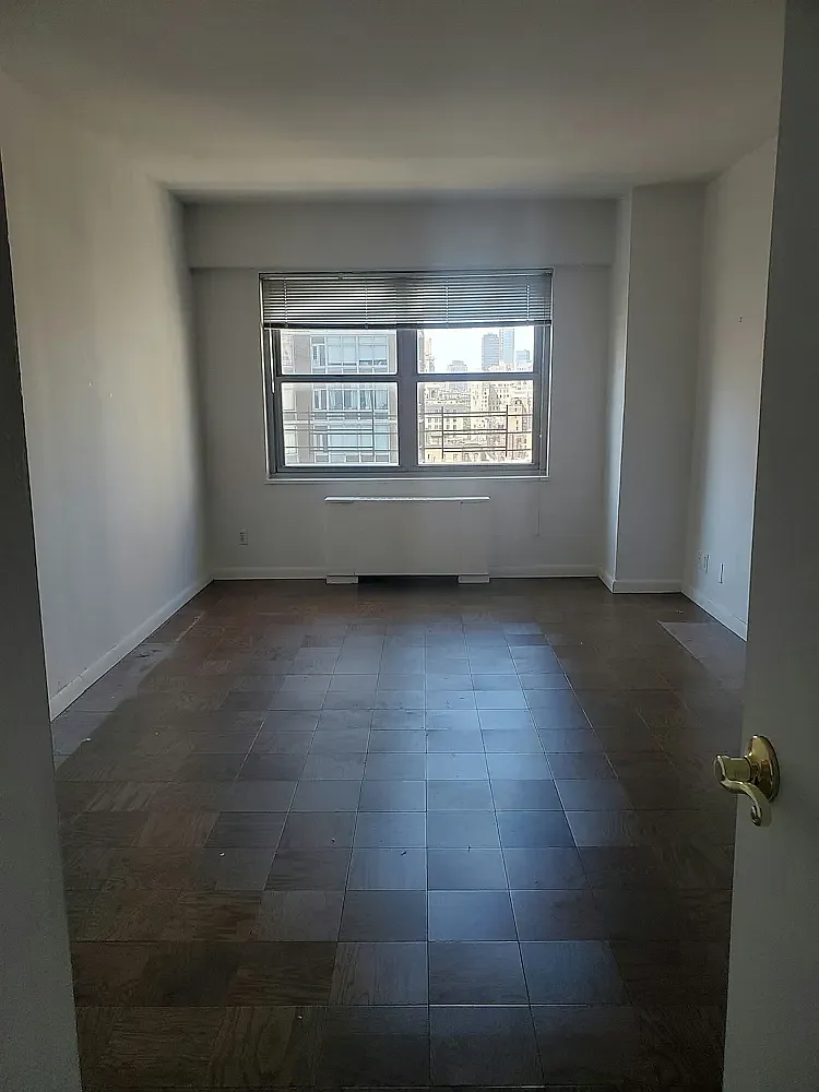 200 East 64th Street — Photo 4