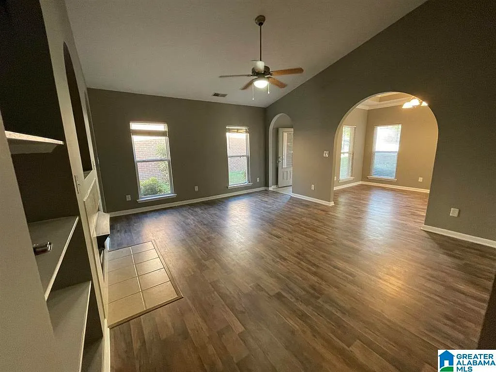 3 bed, 2.0 bath, $2,400 — Photo 4