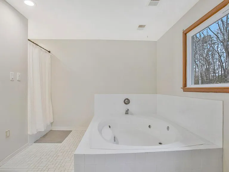 8300 Venture Dr — Photo 17