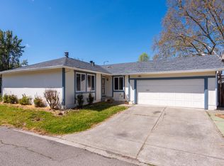 1096 Dickens Dr, Santa Rosa, CA 95401