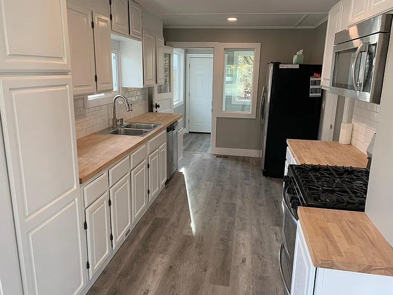 209 N Blue St — Photo 24