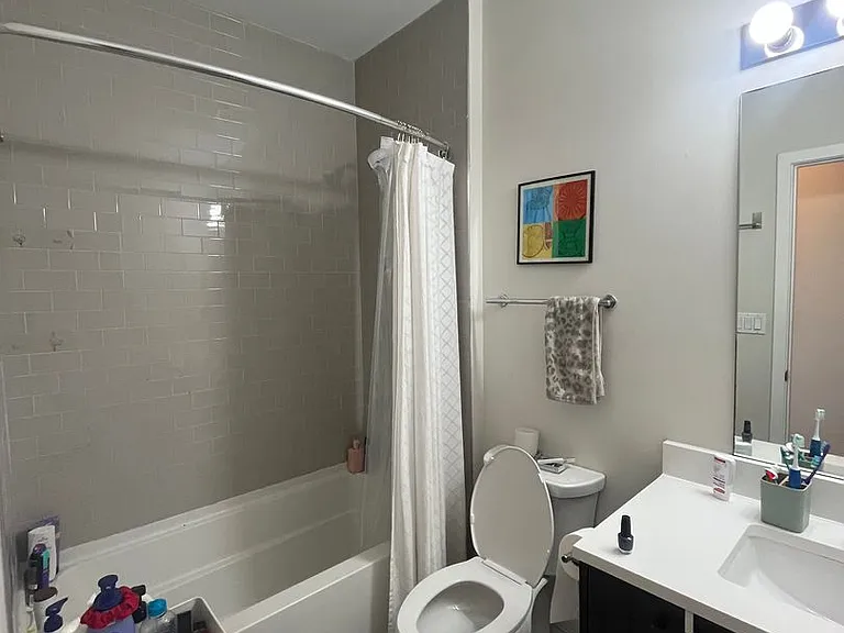 1045 W Cornelia — Photo 37