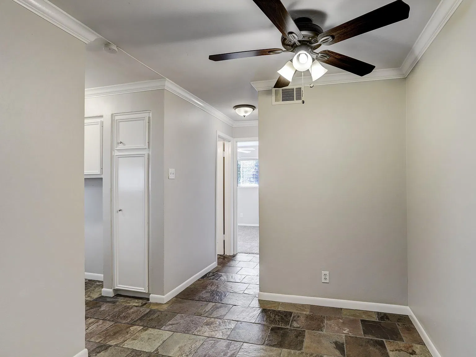 2 bed, 1.0 bath, 800 sqft, $1,295 — Photo 4