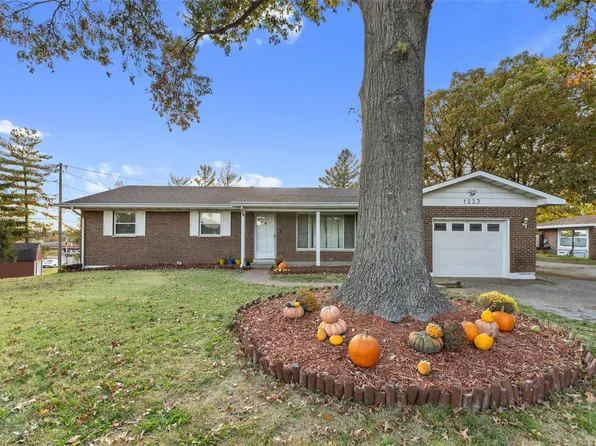 1223 N Glenwood Dr, Columbia, IL 62236
