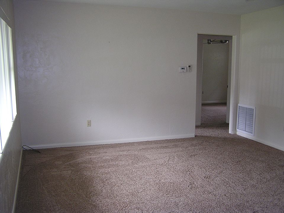 2nd image of 860 Tappan Cir