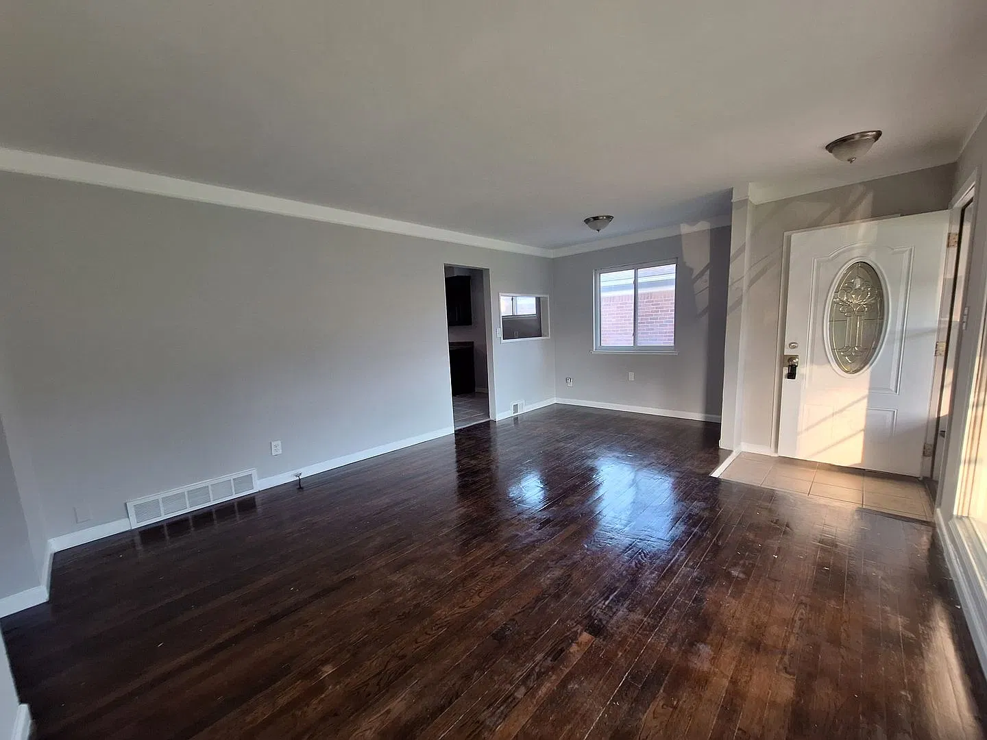 Welcome home!! Well maintained 3 bedroom ranch — Photo 4