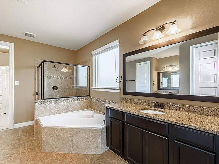4607 Rockton Hills Ln — Photo 31