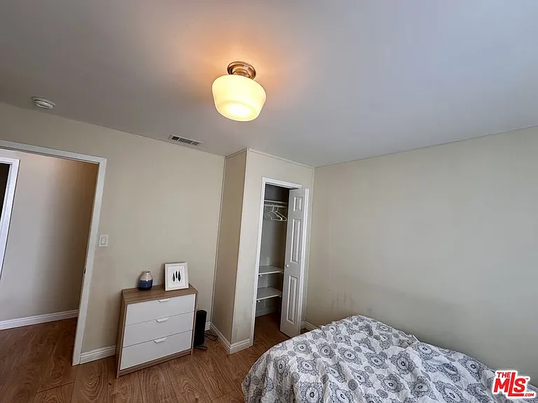 2118 N Marengo Ave — Photo 18