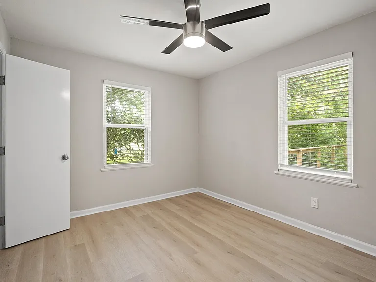 2122 Stadium Dr — Photo 8