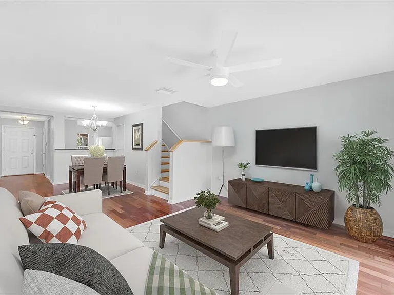 6928 Hawthorne Trace Ln — Photo 2