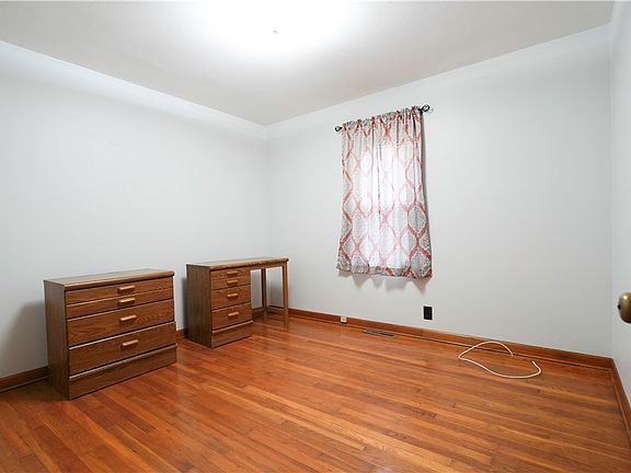 5th image of 1018 Park Ave