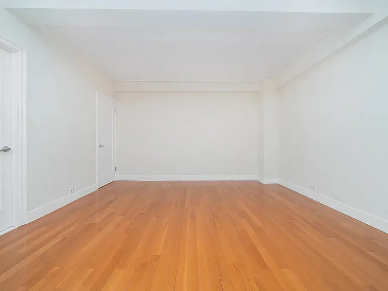 400 E 58th St #16HN — Photo 8