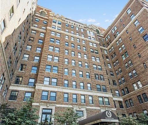 3rd image of 229 Ward Pkwy APT 101B