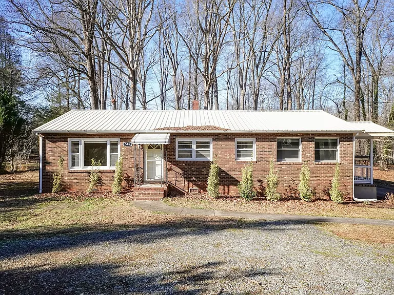 518 Buttonwood Dr — Photo 2
