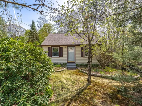 4 Evergreen Ter, Southwick, MA 01077