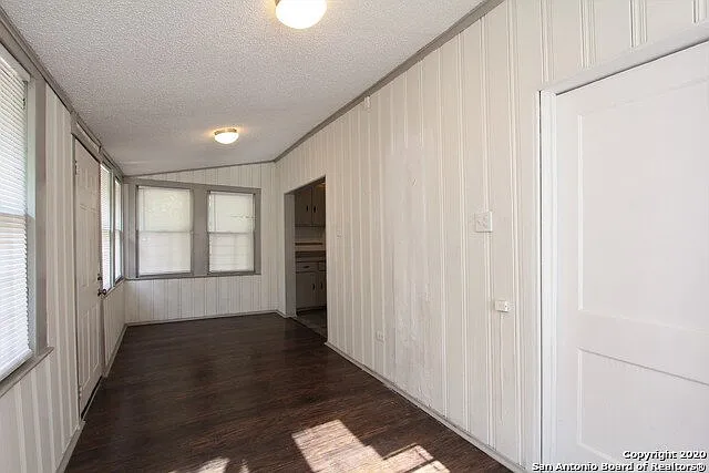 706 Canton — Photo 14