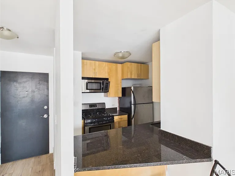 210 N 17th St #405 — Photo 6