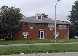 1921 Oxford Cir #2