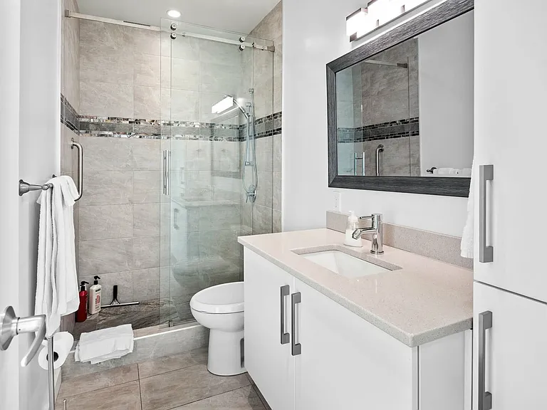 732 Cormorant St #1005 — Photo 20