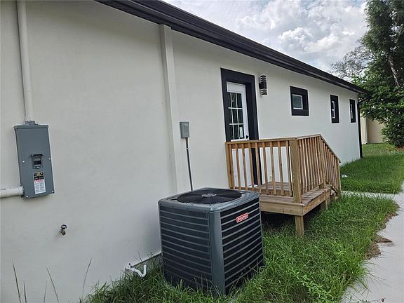 3rd image of 701 E Linebaugh Ave