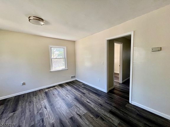 4th image of 201 E 9th St Floor 1