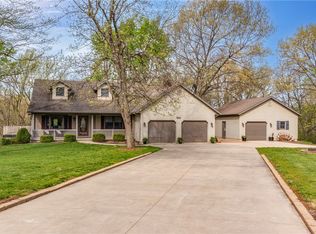 15761 E Seven Oaks Cir, Effingham, IL 62401
