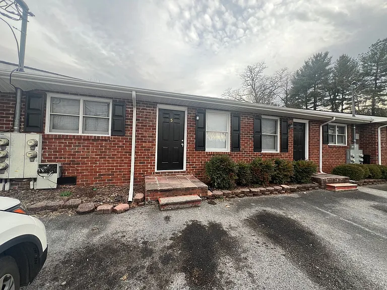 1410 Colony Park Dr — Photo 1