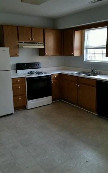 260 3rd St — Photo 1