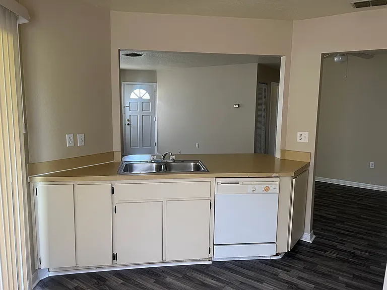 7266 Pond Cir — Photo 9