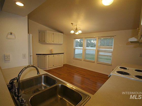4th image of 850 E Independence Ln