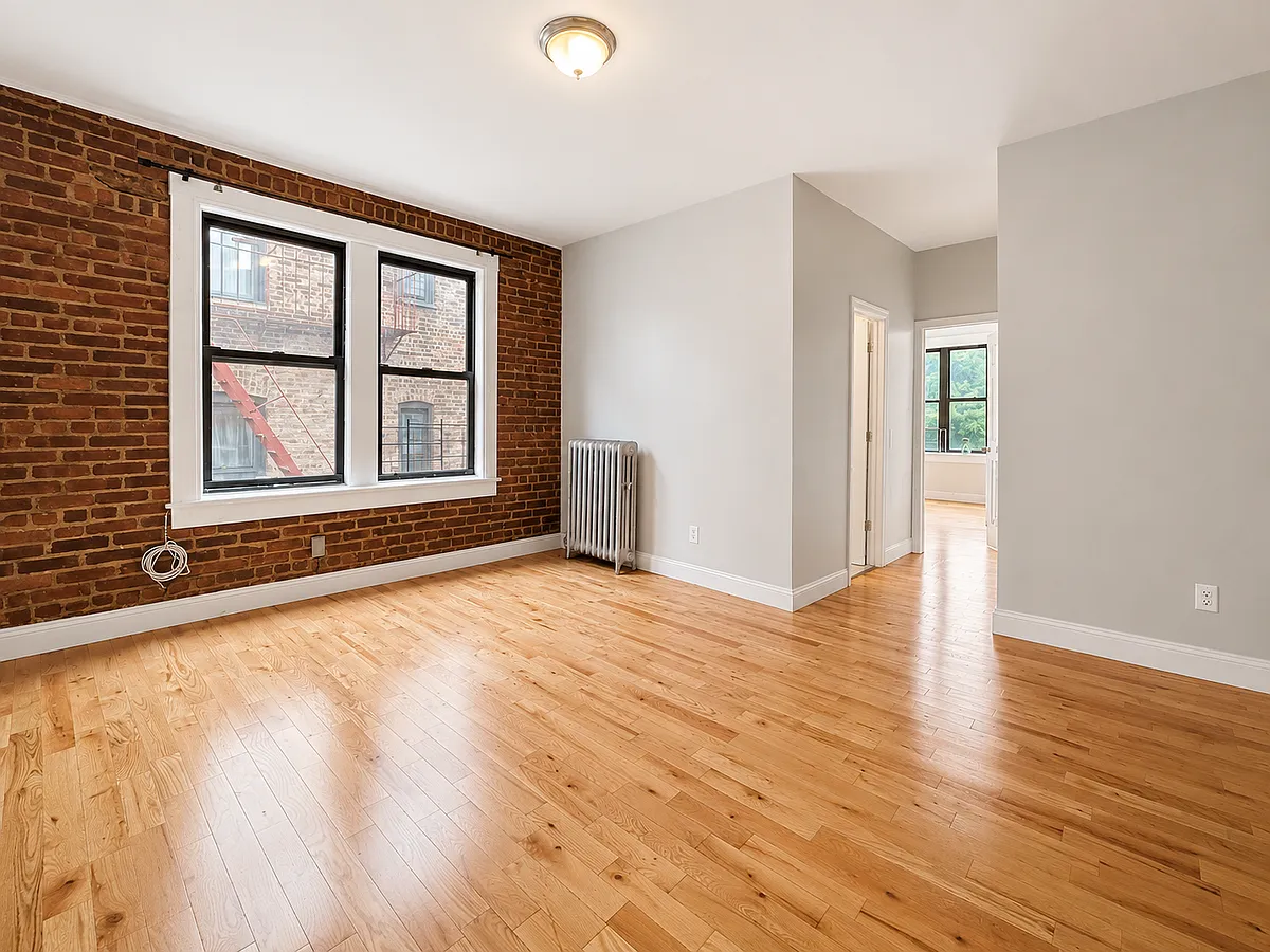 Building Photo - 121 Nagle Ave #5E