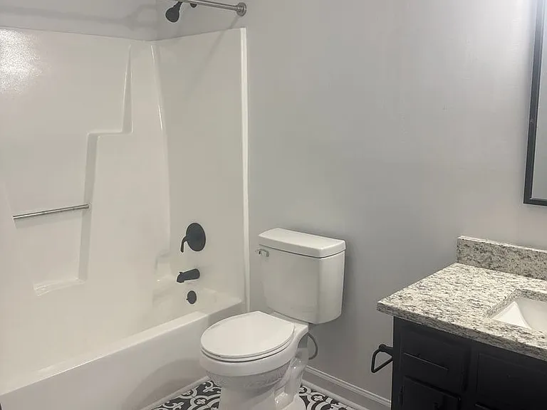 1503 Tilghman Rd N — Photo 8