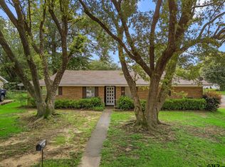 616 Golfcrest Dr, Longview, TX 75604