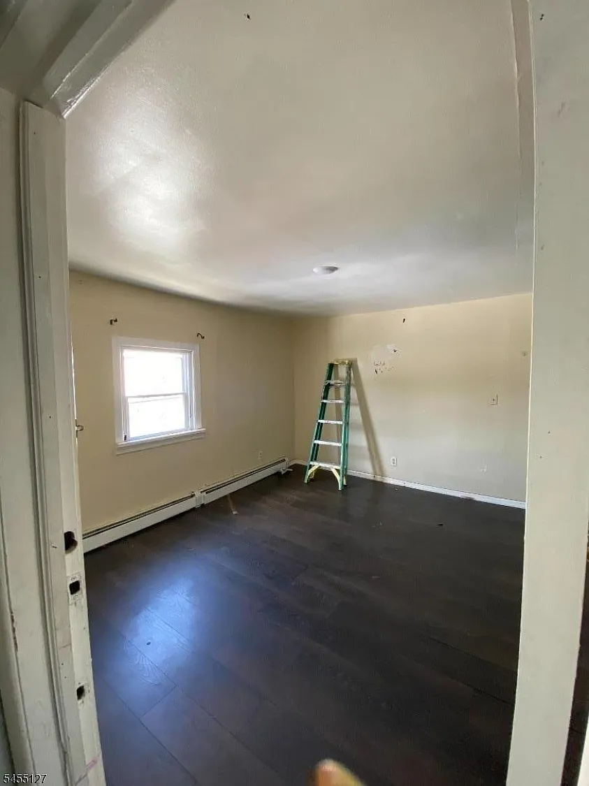 3 bed, 1.0 bath, $1,975 — Photo 3
