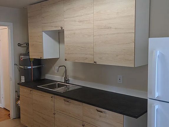 5th image of 2175 Canterbury Rd