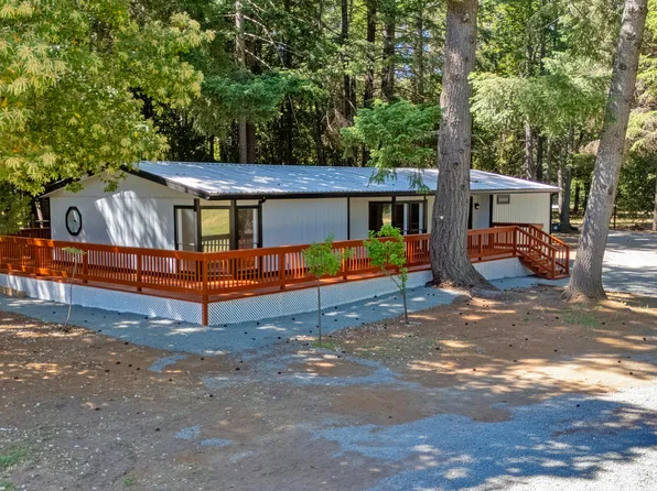 601 Pinewood Way, Cave Junction, OR 97523