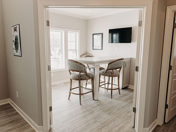 3rd image of 1655 Royal Crescent Dr