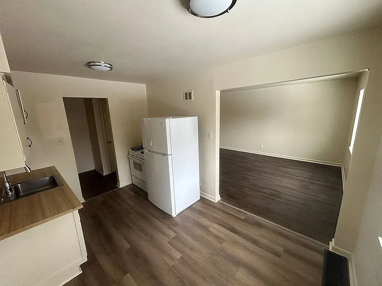 2616 Newport Ave #6 — Photo 3