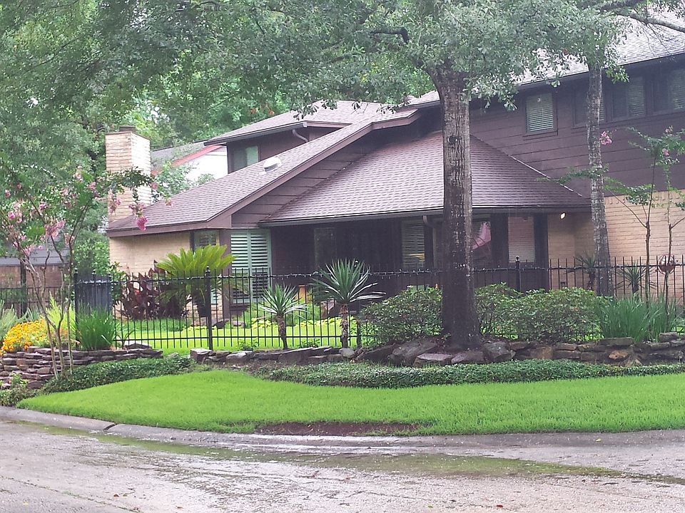 High lot looks to 18th hole 