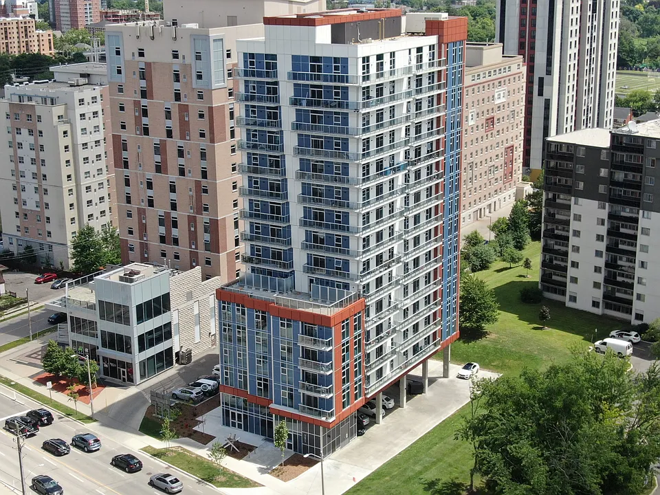 131 University Ave W