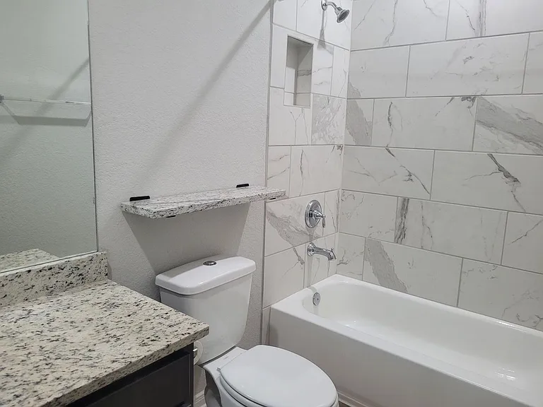320 Caleb Ct — Photo 11