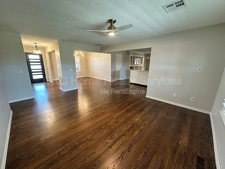 12 SW 100th St — Photo 5