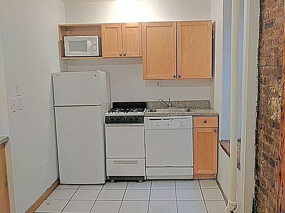 5th image of 204 E 7th St APT 2