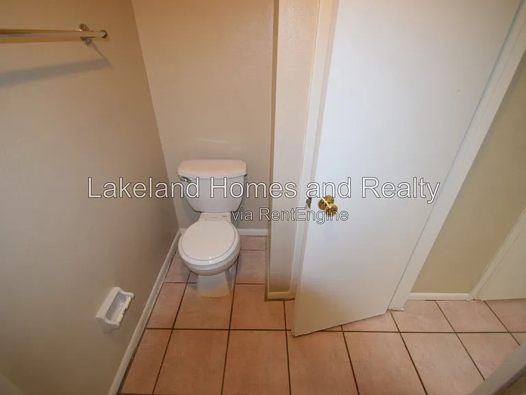 1204 Honeytree Ln W — Photo 12