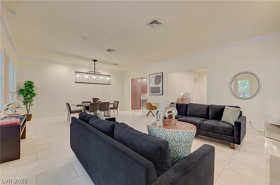 4 bed, 4.0 bath, 3008 sqft, $10,500 — Photo 3