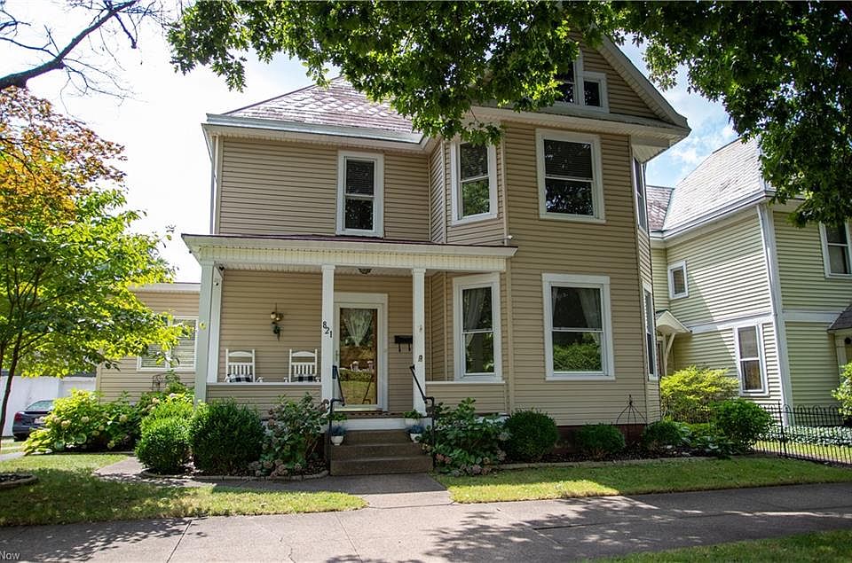 1st image of 821 4th St