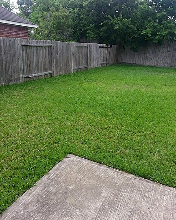 2nd image of 1102 N Magnolia Dale Dr